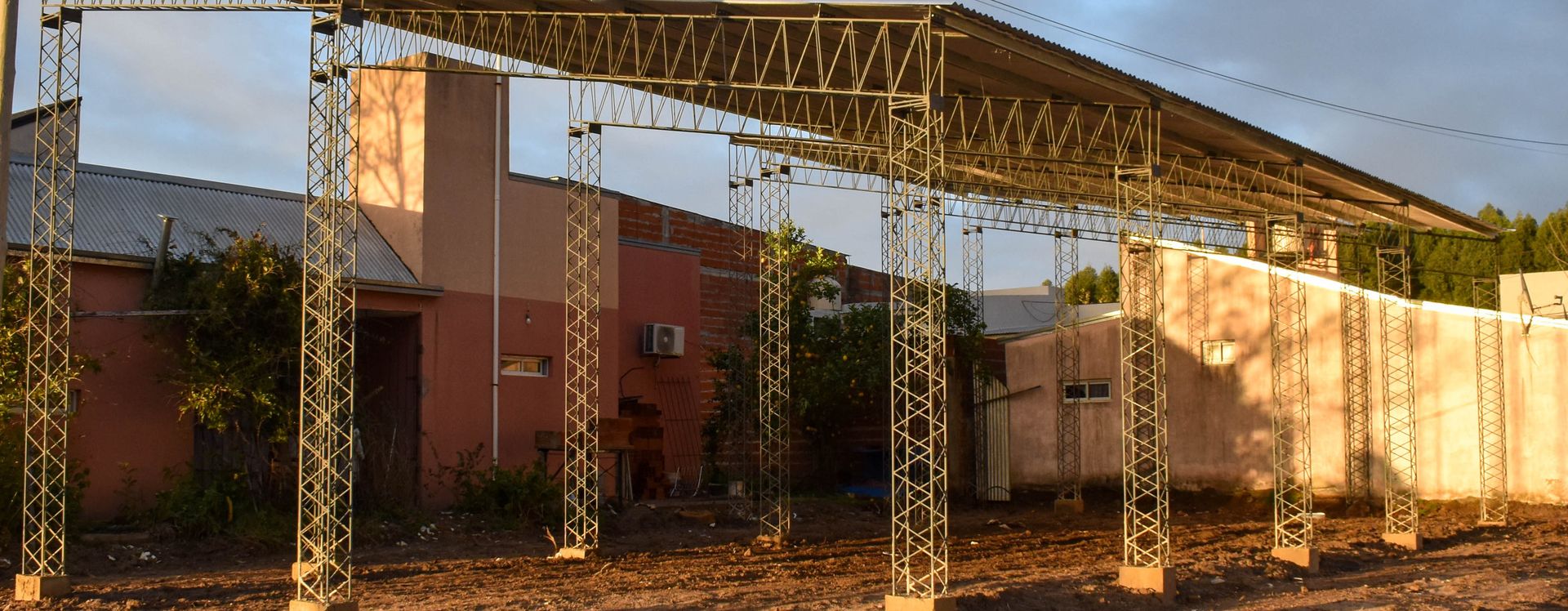 Avanza la construcción del nuevo Salón Comunitario en barrio Eva Perón